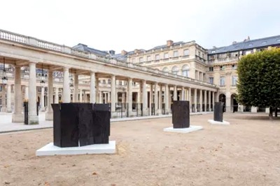 아트 바젤 파리 2024에서 Ghada Amer의 전시회